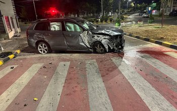 Mașină distrusă în urma unui …