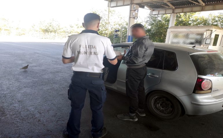 A mințit că nu va conduce în România, dar a fost prins la volan la intrarea în țară