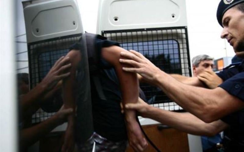 Mandat de executare a pedepsei închisorii pentru dare de mită și cumpărare de influență, pus în aplicare de polițiștii botoșăneni