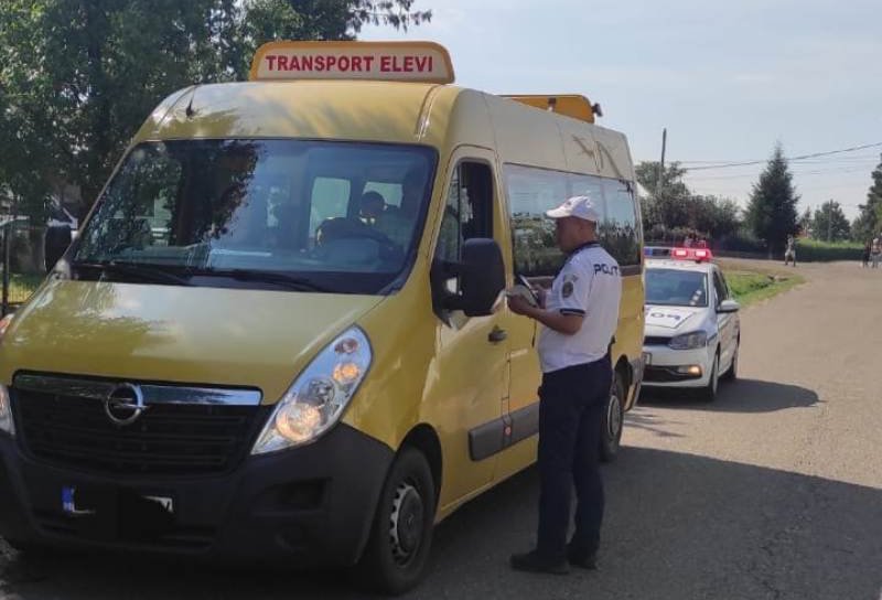 Acțiune pentru verificarea mijloacelor de transport elevi, desfășurată de polițiștii botoșăneni