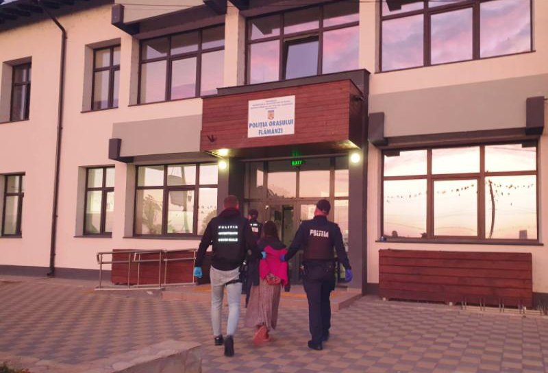 Femeie de 40 de ani reținută pentru furt