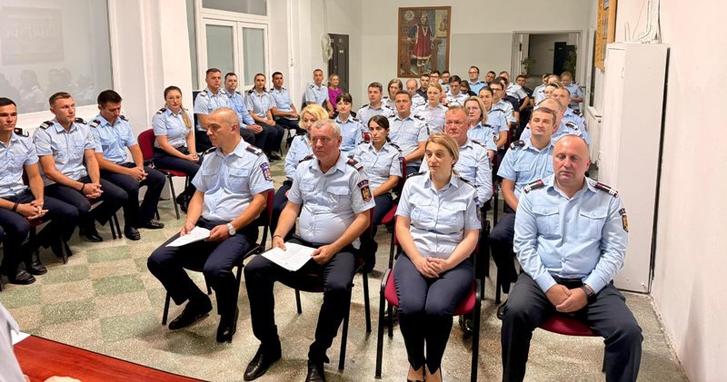 Șase pompieri înaintați în gradul militar următor, înaintea expirării stagiului minim, de Ziua Pompierilor din România