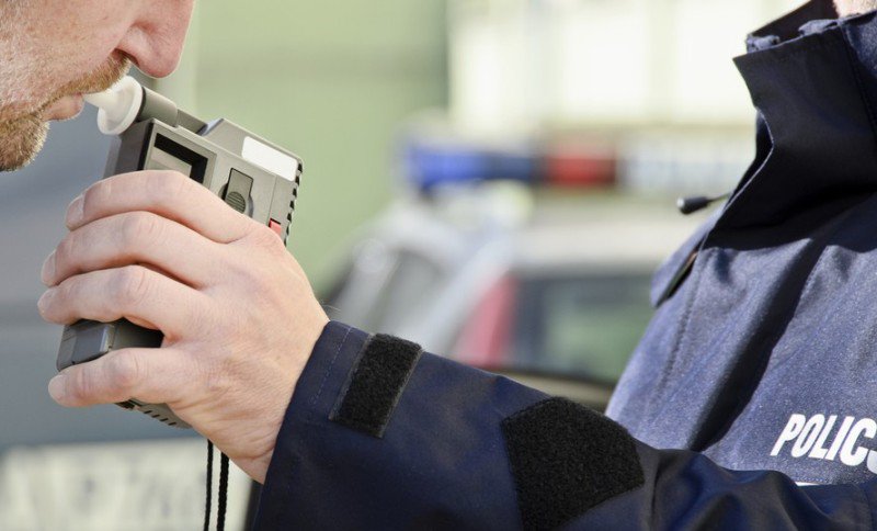 Reținut de polițiști după ce a condus sub influența alcoolului