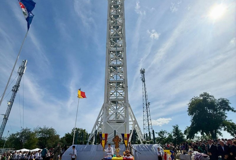 Ibăneștiul a trăit un moment istoric: Sfințirea Crucii monumentale de pe Dealul Măgurii