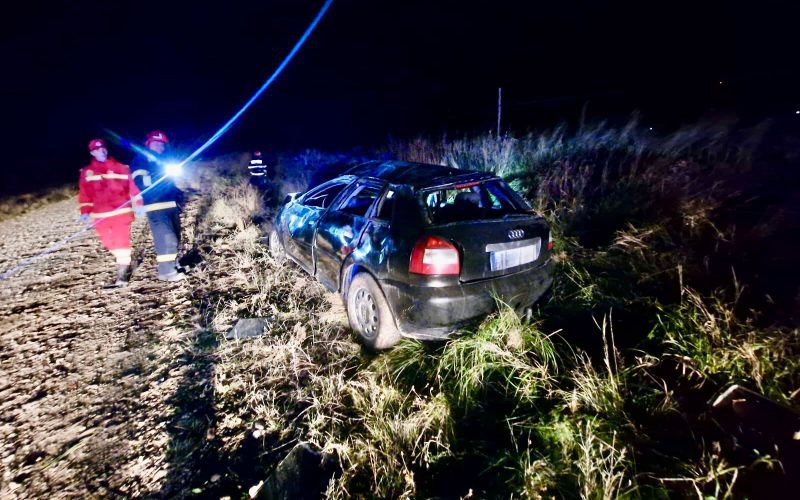 Trei minori și doi adulți au ajuns la spital în urma unui accident produs în apropierea localității Dersca
