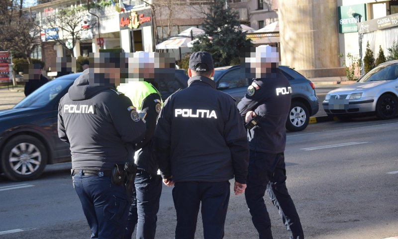 Scandal oprit de polițiști aflați în timpul liber. Trei tineri din Botoșani au fost reținuți