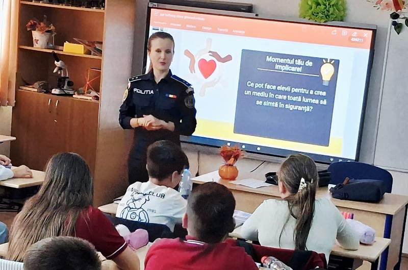 Polițiștii de siguranță școlară - Activități de informare și prevenire în prima lună a anului școlar