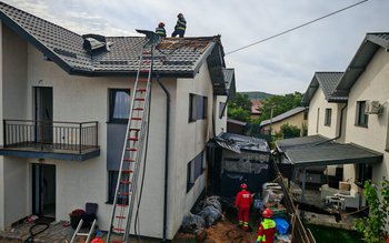 Două case salvate de la …