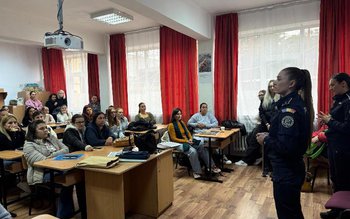 Intâlnire informativ preventivă între poliţiştii …