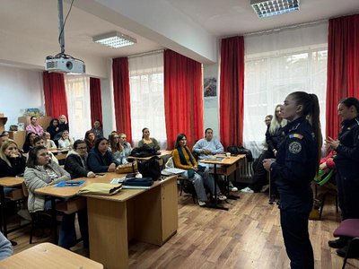 Intâlnire informativ preventivă între poliţiştii …