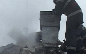 Anexă cuprinsă de flăcări din …