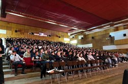 Peste 300 de elevi au …