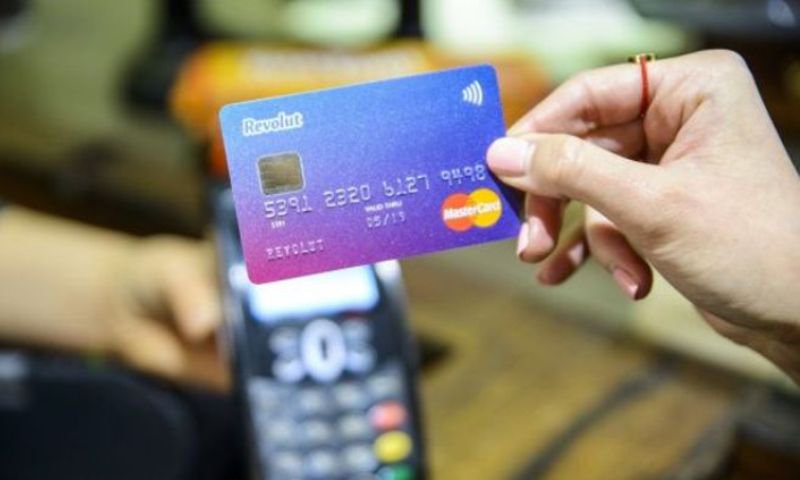 Revolut introduce verificarea automată a numelui destinatarului la plăți. Funcția vizează reducerea fraudelor și erorilor bancare