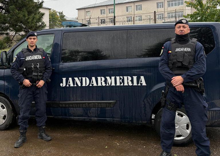 Elev din Dorohoi lovit de un tânăr după ce a ieșit de la liceu. Jandarmii au găsit făptașul