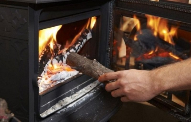 ATENȚIE! Șase persoane au decedat, iar alte două au ajuns la spital cu arsuri în urma unor incendii generate de jarul căzut din sobă