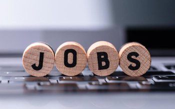 Apar noi locuri de muncă …