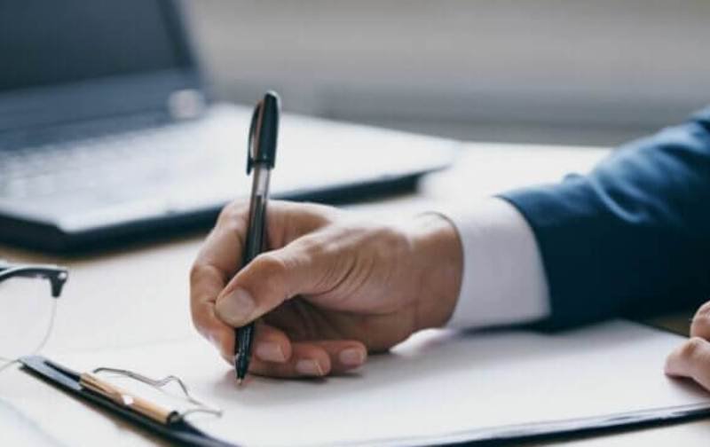 Nu mai ai voie să te semnezi așa pe niciun document sau contract. Semnăturile care se vor elimina din România