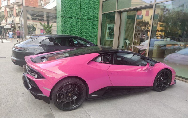 ANAF începe vânătoarea „bombardierilor” cu mașini de lux. 200 de persoane sunt deja în vizor pentru averi nejustificate