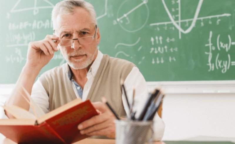 România este în pragul unei crize de profesori. O treime au deja peste 50 de ani. Cei tineri spun că sunt „prea stresați”