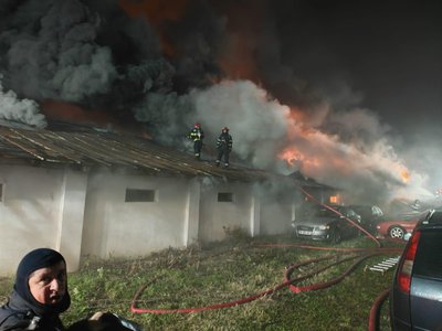 Pompierii botoșăneni, în sprijinul colegilor …