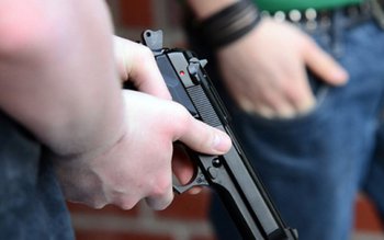 Peste 30 de deținătorii de …