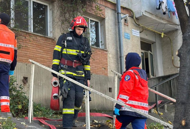 Incendiu izbucnit într-un bloc de pe Bulevardul Victoriei din Dorohoi
