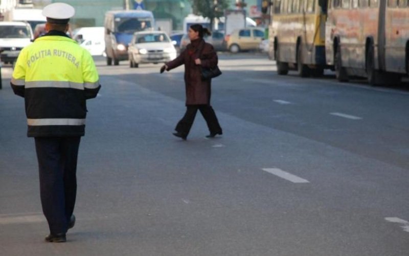 Pietonii din Darabani, luați în vizor de polițiști! N-au scăpat nici șoferii. S-au împărțit amenzi de peste 4000 lei
