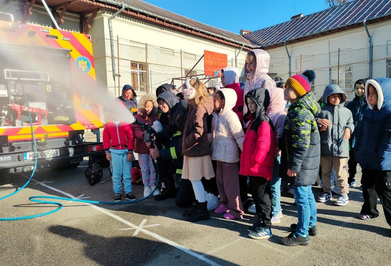 ISU Botoșani alărturi de copii în programul „Școala Altfel”