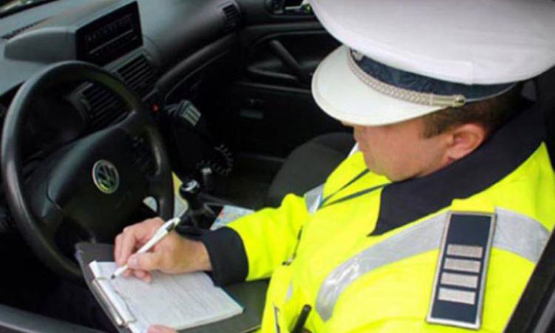 Dosar penal pentru conducerea unui vehicul cu permisul suspendat