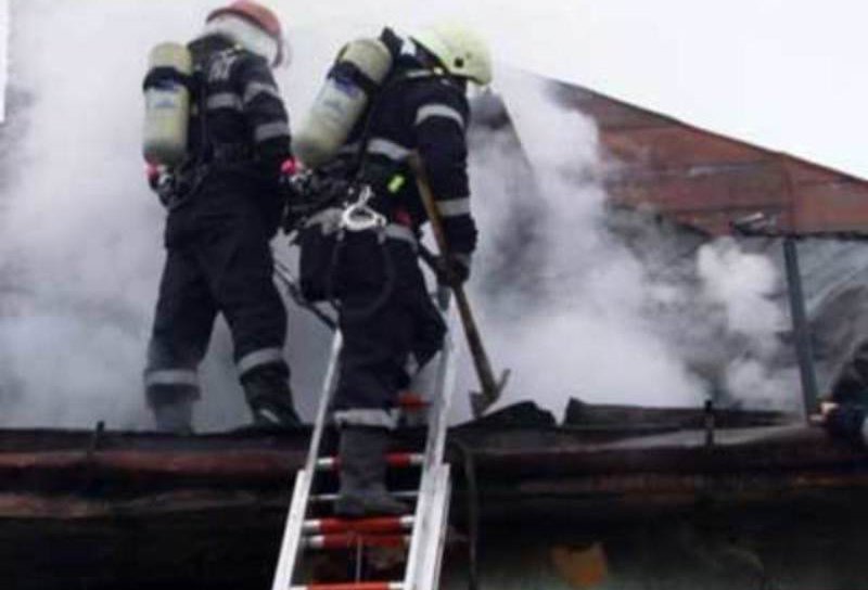 Pericol de incendiu la o casă din județ din cauza coșului de fum necurățat