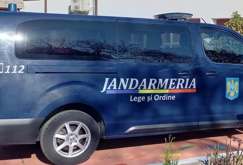 Zeci de amenzi aplicate de jandarmi pentru tulburare a ordinii și liniștii publice și deținere de droguri de risc