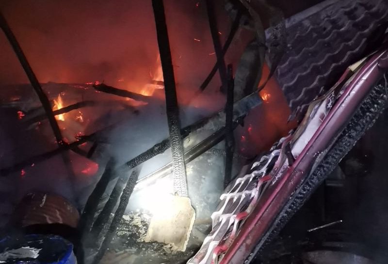 Incendiu violent izbucnit într-o gospodărie din comuna Vorona
