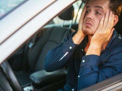 I-a încredințat mașina unui prieten …