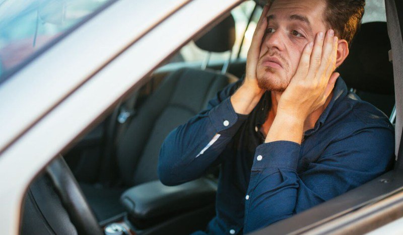 I-a încredințat mașina unui prieten fără permis. Ambii s-au ales cu dosar penal