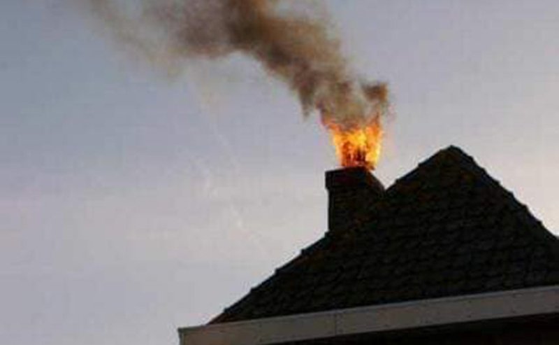 Incendiu la o casă din Cătămărăști Deal, în jurul coșului de fum