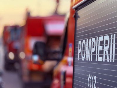 Anexă și acoperișul unei case …