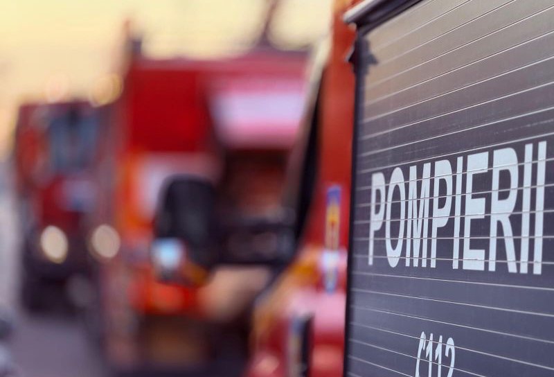 Anexă și acoperișul unei case cuprinse de flăcări la Darabani