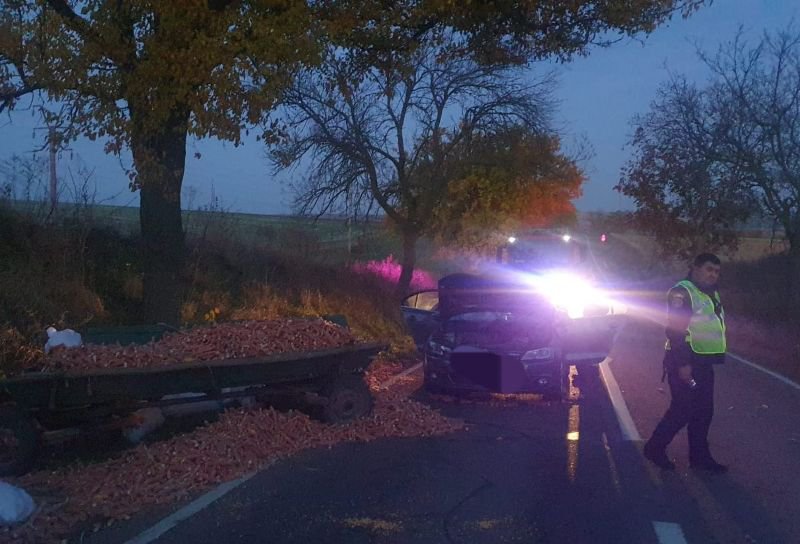 Accident la Ungureni! Bărbat ajuns la spital după impactul dintre un autoturism și o căruță