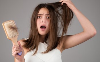 Cum să tratezi căderea părului …
