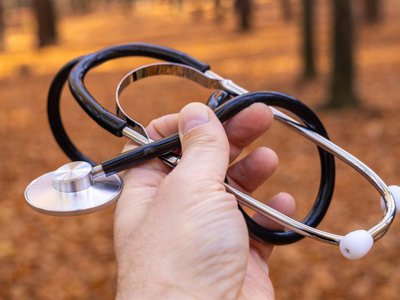 Interzis pentru medicii din România. …