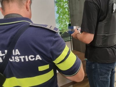 Percheziții efectuate de polițiștii de …