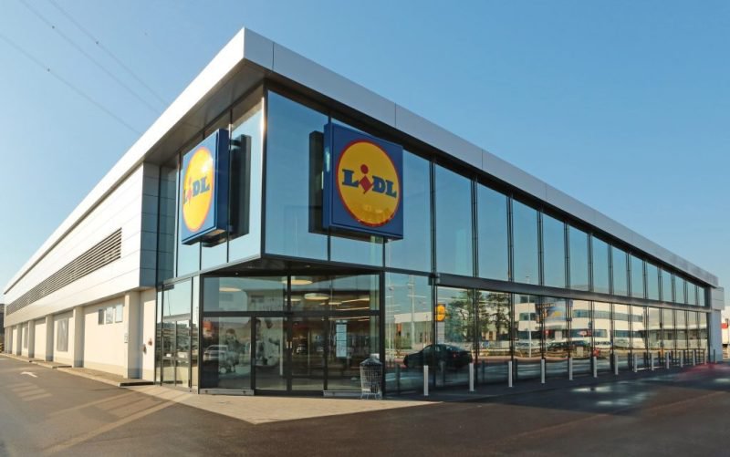 Lidl schimbă regulile unele magazine. Nu mai poți ieși din magazin dacă nu scanezi. Sistemul are dublu scop