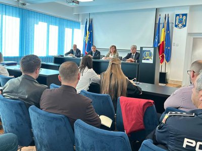 Întâlnire a polițișilor cu reprezentanții …