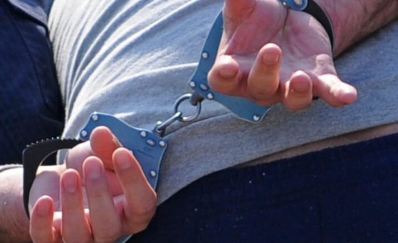 Tânăr reținut pentru încălcarea ordinului de protecție care îi interzicea să se apropie de tatăl său