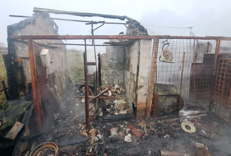 Incendiu într-o gospodărie din comuna Gorbănești: Trei anexe distruse de flăcări