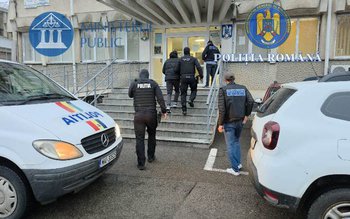 Persoane reținute în urma perchezițiilor …