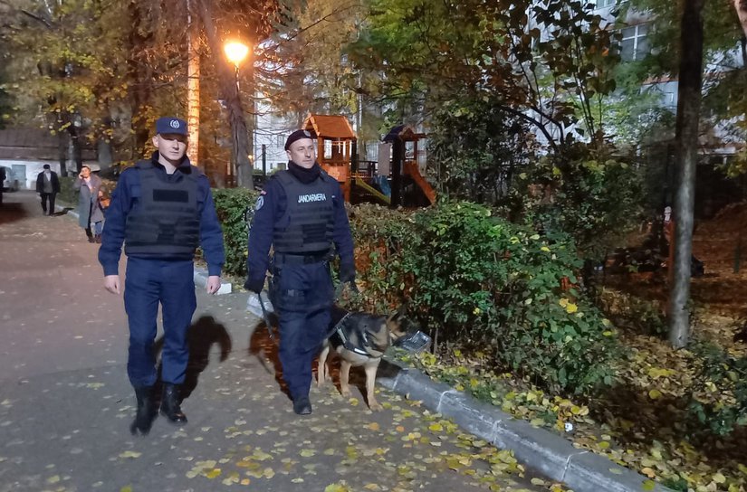 Dosar penal pentru doi tineri de 18 ani care aveau asupra lor substanțe cu posibil efect psihoactiv