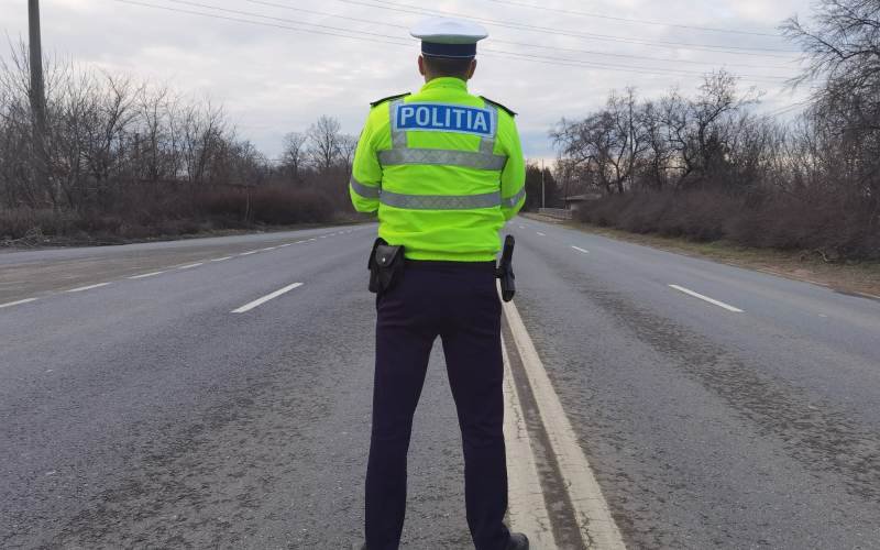 Autovehicul neînmatriculat, scos din trafic de polițiști