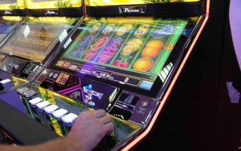 Aparate de joc exploatate ilegal, …