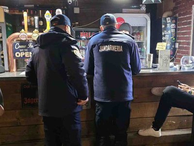 21 de elevi depistați absentând …